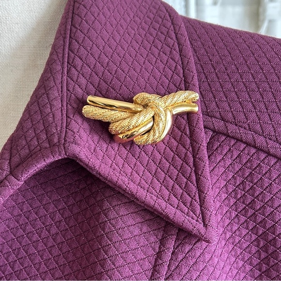 Monet Brooch Gold Plated Knot Pin Vintage 1980s - Picture 2 of 9